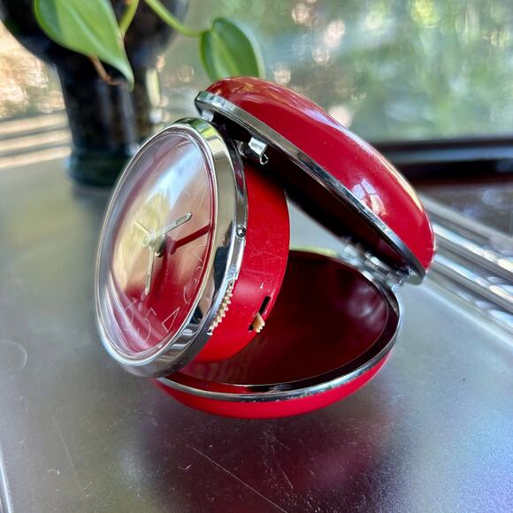 Vintage 1960s Bulova Red Travel Alarm Clock – Folding Round Case, Made in Japan - Picture 14 of 16